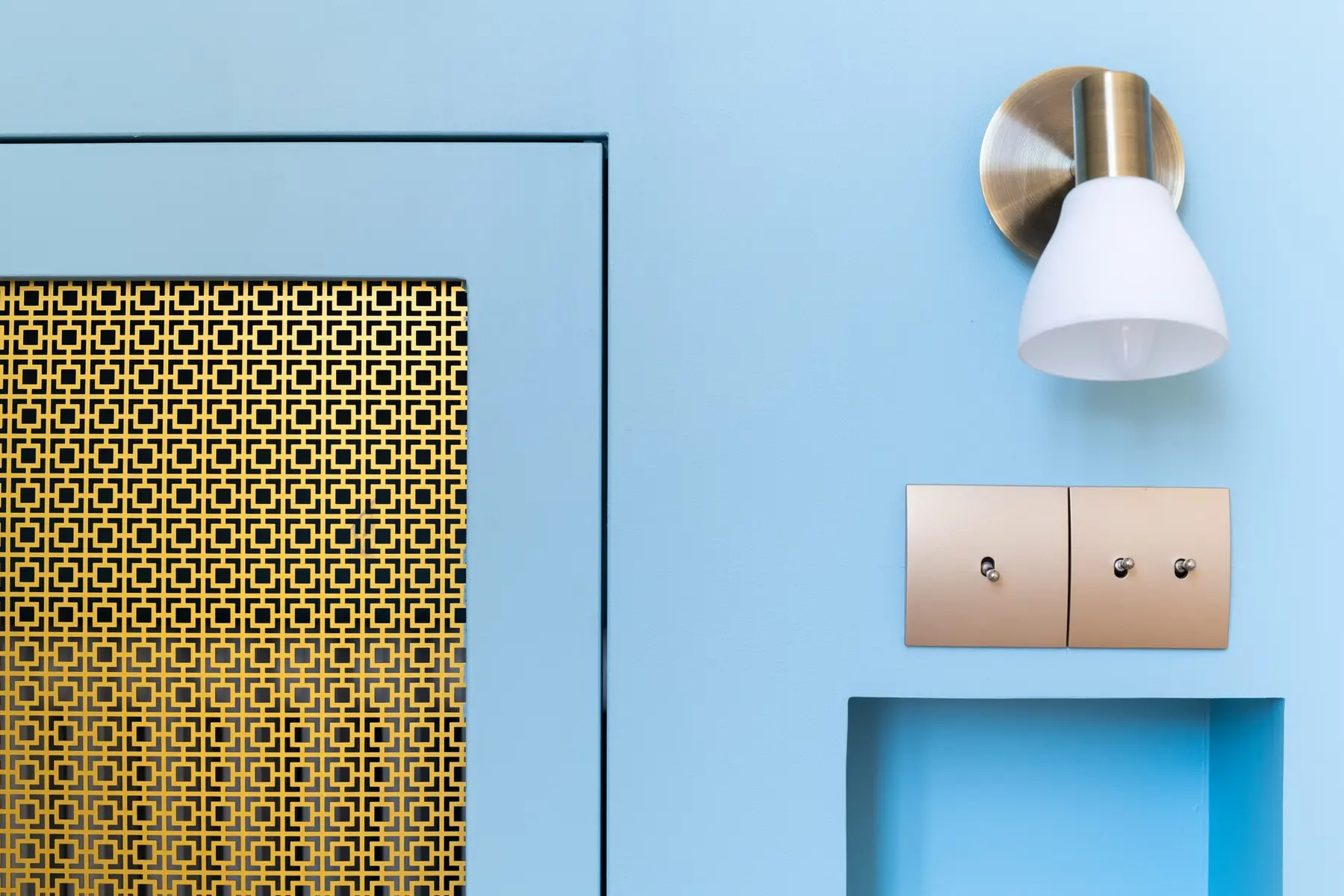 Détail de finition d’une menuiserie sur mesure rue Raynouard